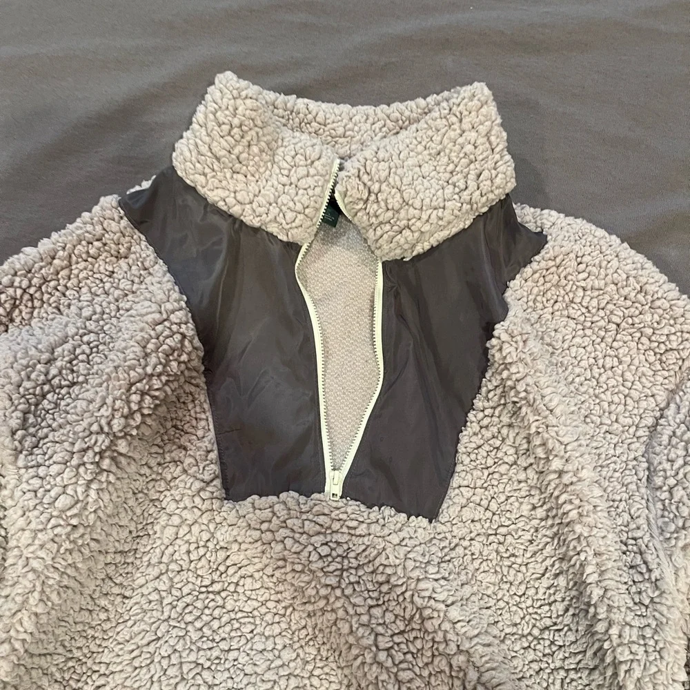 Sweatshirt - Picture 2 of 3